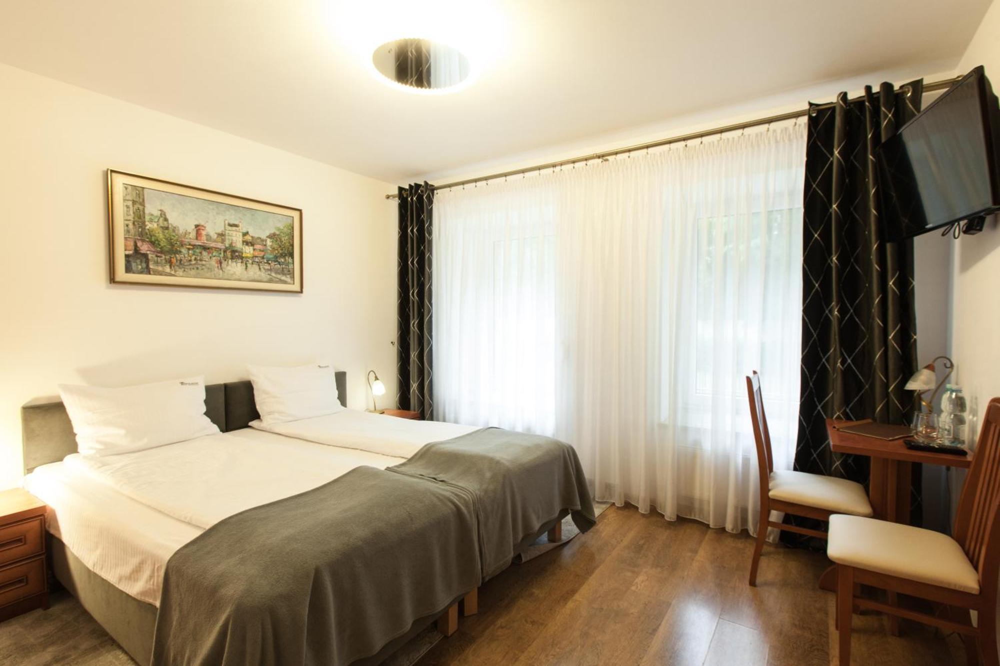 Hotel I Restauracja Brochow Вроцлав Экстерьер фото